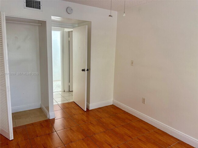 Building Photo - 4304 NW 9th Ave