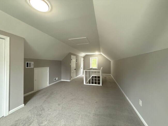Building Photo - Five-Bedroom Home in Nottingham