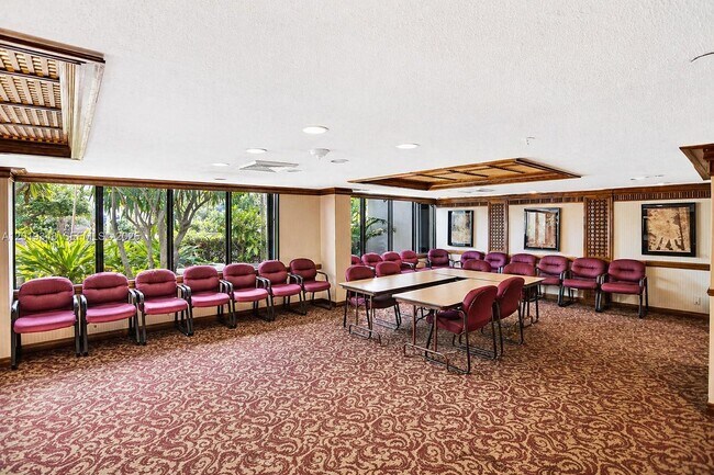 Building Photo - 520 Brickell Key Dr