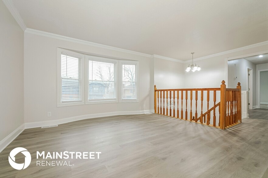 Building Photo - 838 E 125th Terrace