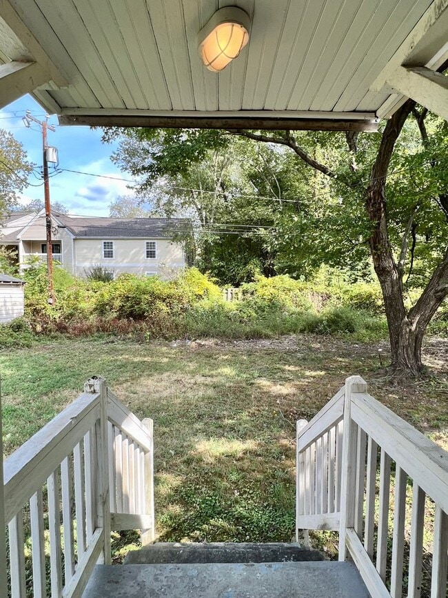 Building Photo - Charming 2 bedroom, 1 bathroom Rancher in ...