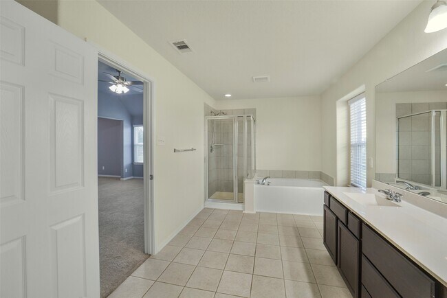 Building Photo - 10502 Chestnut Path Way