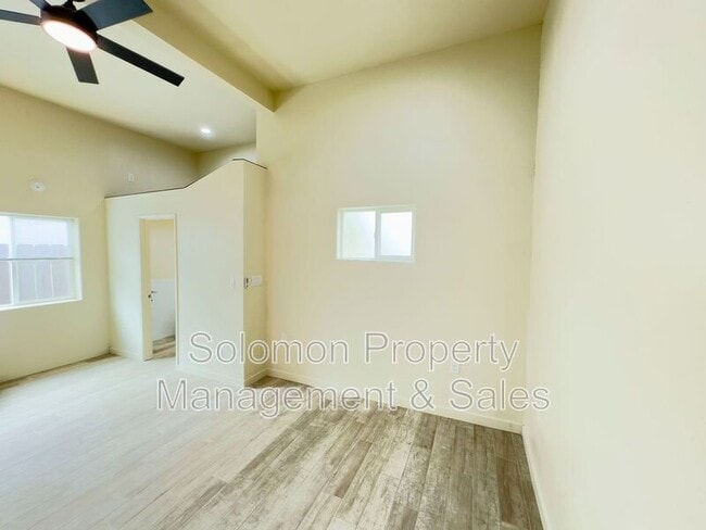 Building Photo - 513-2 North Ditmar St