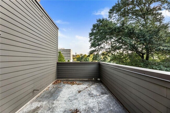 Building Photo - 1819 Huntington Hills Ln NW