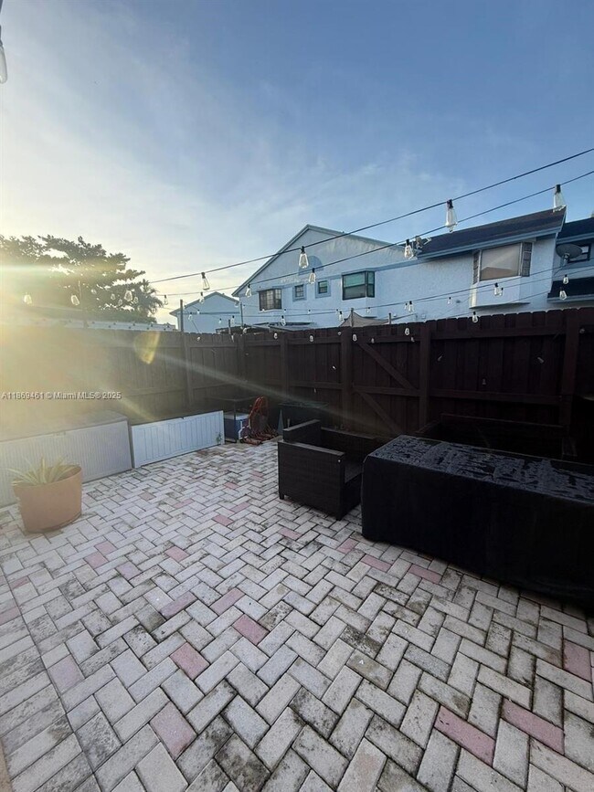 Building Photo - 1595 SW 122nd Ave