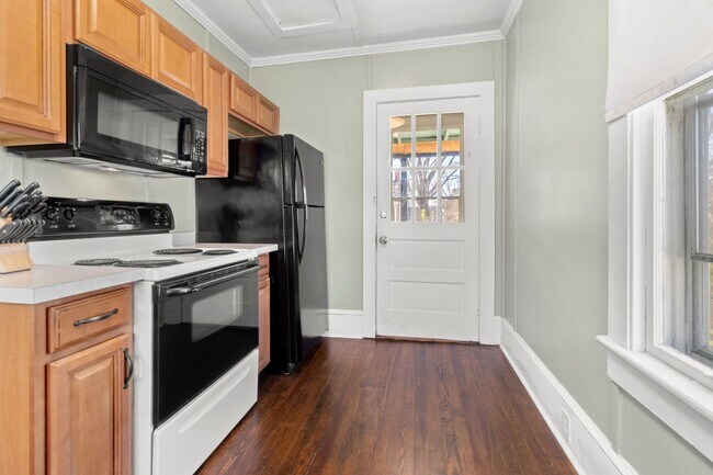 Building Photo - Downtown Smithfield: Beautiful, furnished apartment for rent