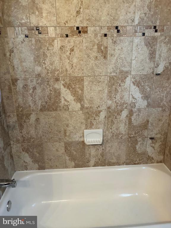 Building Photo - 83 Glenview Ln