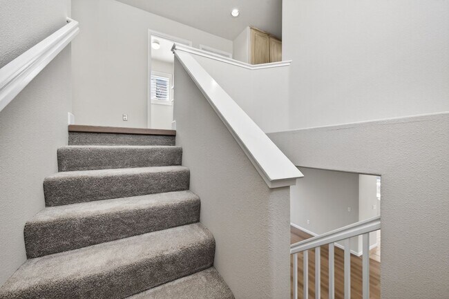 Building Photo - Renovated Court Location Beauty – Spacious 4BD Home Near Pleasant Hill!