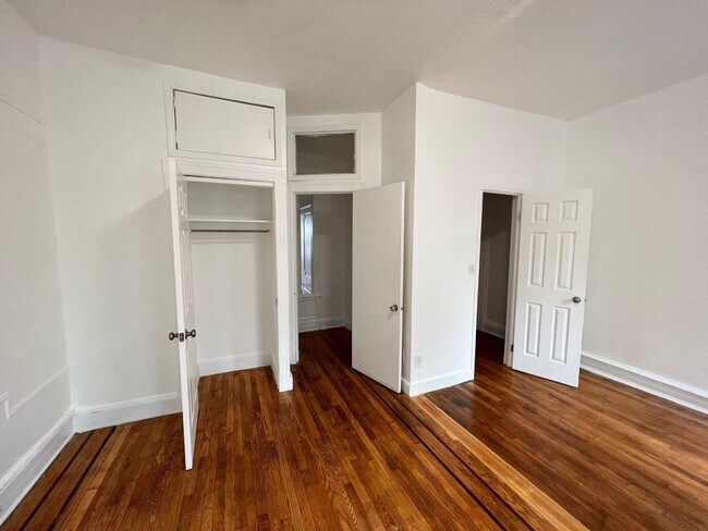 Building Photo - 314 York St