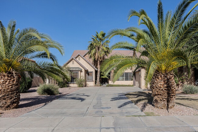 Building Photo - 12746 W Colter St