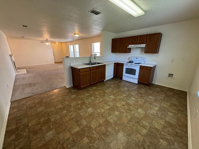 Building Photo - Nice Single Story in Saginaw Area