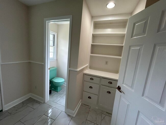 Building Photo - 3840 Dunwoody Dr