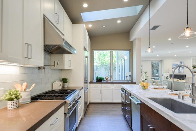 Building Photo - 2088 Channing Ave
