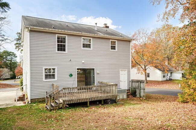 Building Photo - Three Bedroom Home!