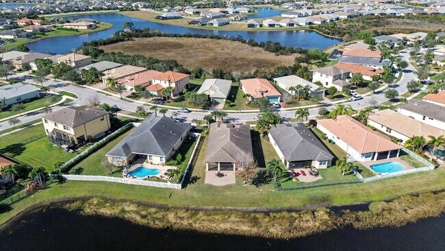 Building Photo - 12115 SW Bennington Cir