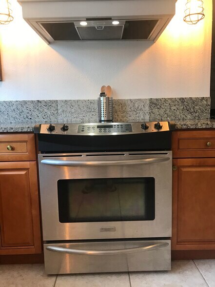 Modern fully equipped kitchen warmer on the bottom. - 2440 Manasota Beach Rd