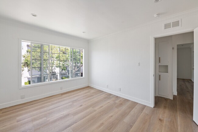 Building Photo - 1008 N Stanley-6
