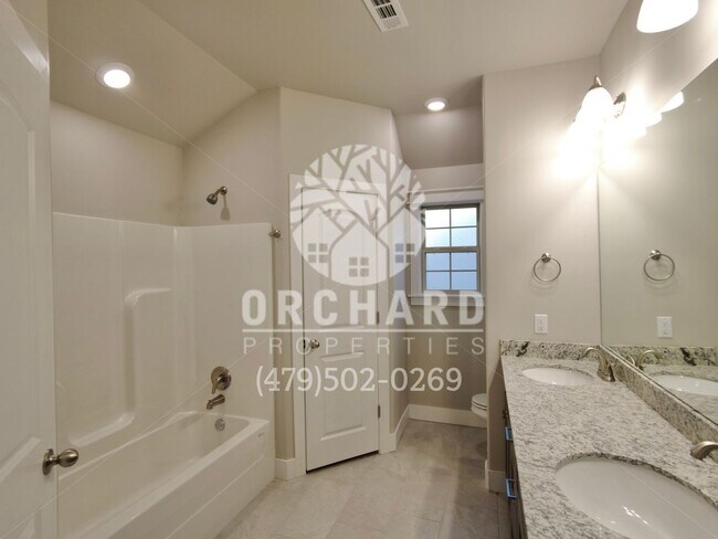 Building Photo - Single-Family Home- Sought After Huntley Plan