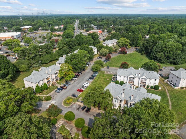 Building Photo - 6203 Rosecroft Dr
