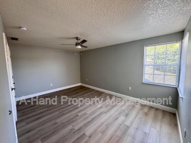 Building Photo - 2623 Fan Palm Dr
