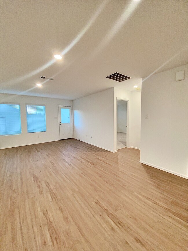 Building Photo - 21015 Longeni Dr