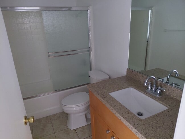 Building Photo - 2331 Conway Dr