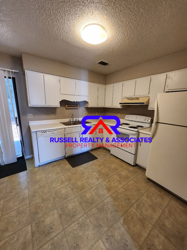 Building Photo - Alabaster Townhome
