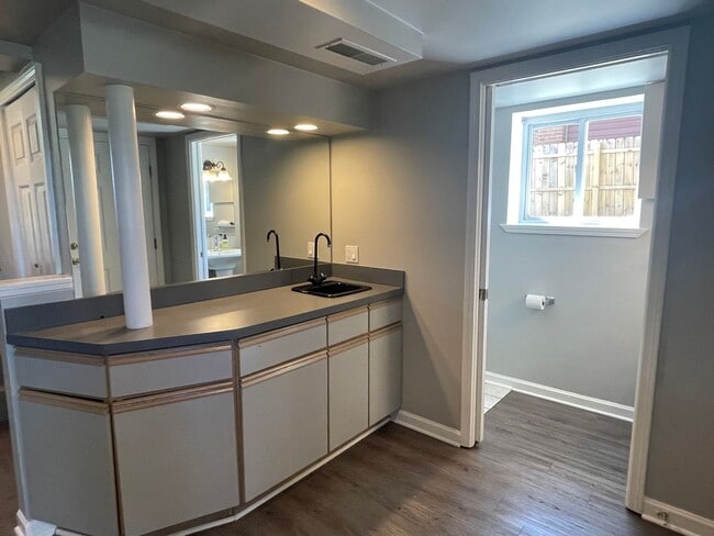 Building Photo - Rochester 3-Bedroom, 1.5 Baths, Entertainm...