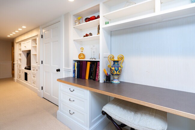 Building Photo - 3 Barclay Sq