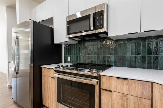 Building Photo - 929 SE 10th St