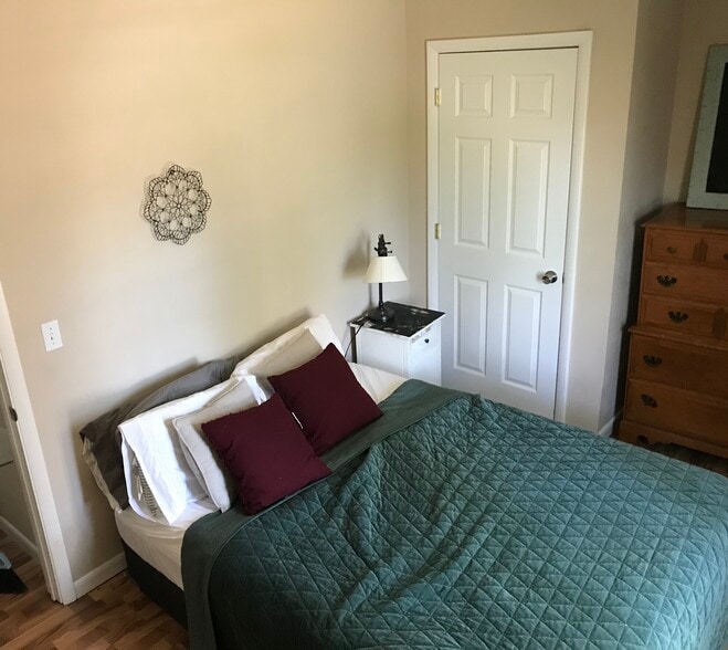 Building Photo - 1109 S Rogers St