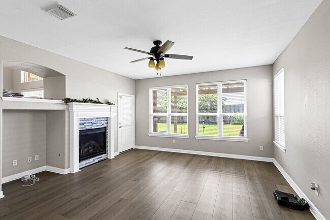 Building Photo - 27923 Barberry Banks Ln