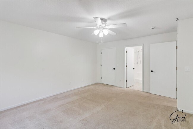 Building Photo - 2 bedroom ranch style condo $1995