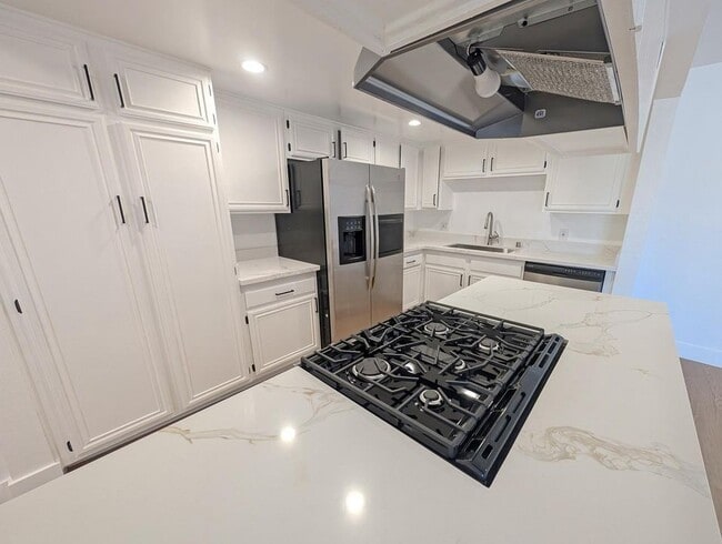 Building Photo - 4454 Coldwater Canyon Ave