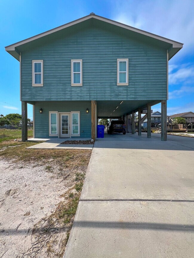 Building Photo - 4037 Summit Dr