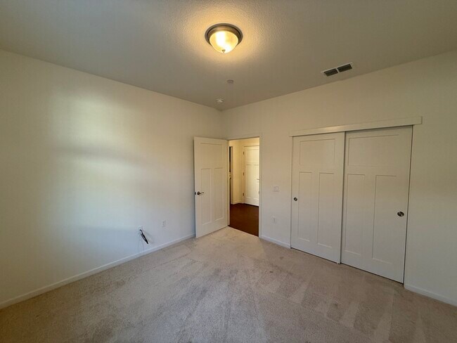 Building Photo - 7428 Bch Pne Wy