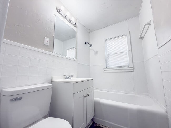 Building Photo - Cherokee Duplex