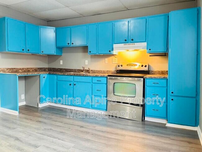 Building Photo - 401 Gardner St