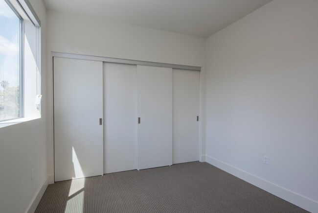 Building Photo - 12117 Valleyheart Dr