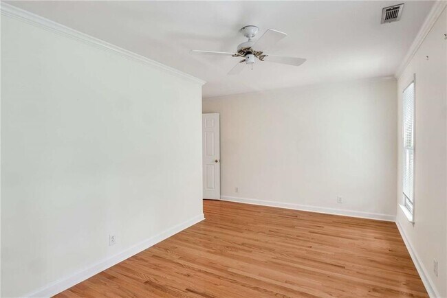 Building Photo - 448 Ivy Park Ln NE