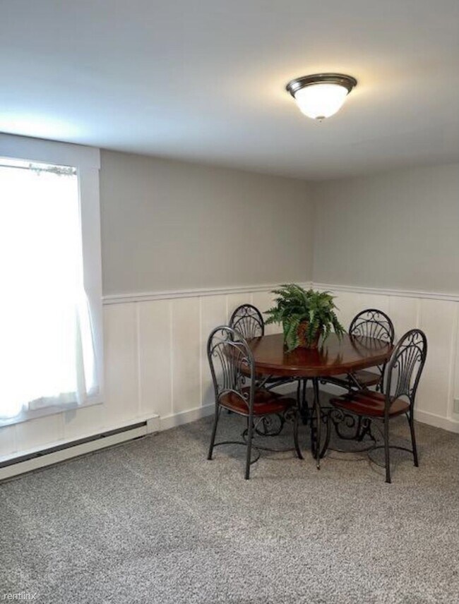 1 br, 1 bath Duplex 401 N Greenville St 401 N Greenville St