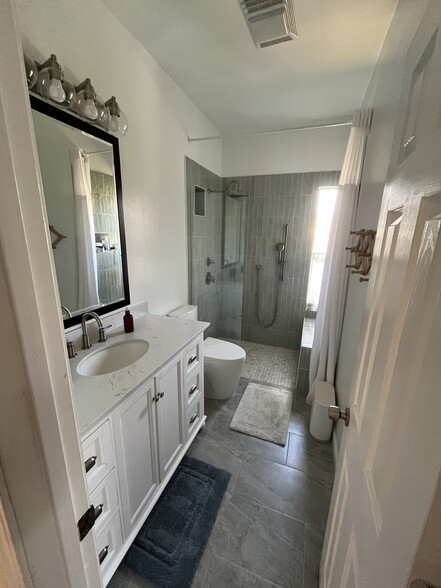 Main bathroom - 1825 7th St