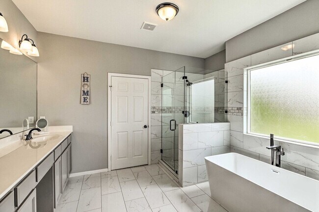 Building Photo - 4835 Sunflower St