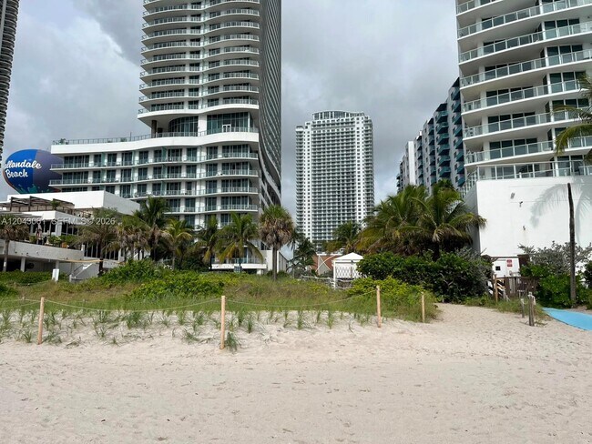 Building Photo - 4001 S Ocean Dr