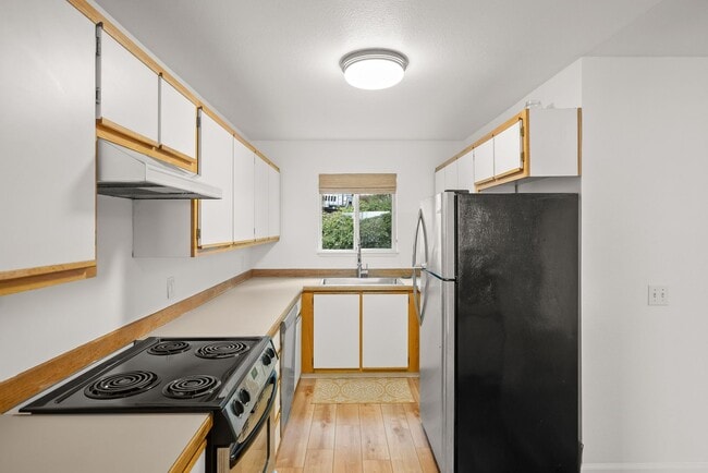 Building Photo - 6301 White Tail Dr
