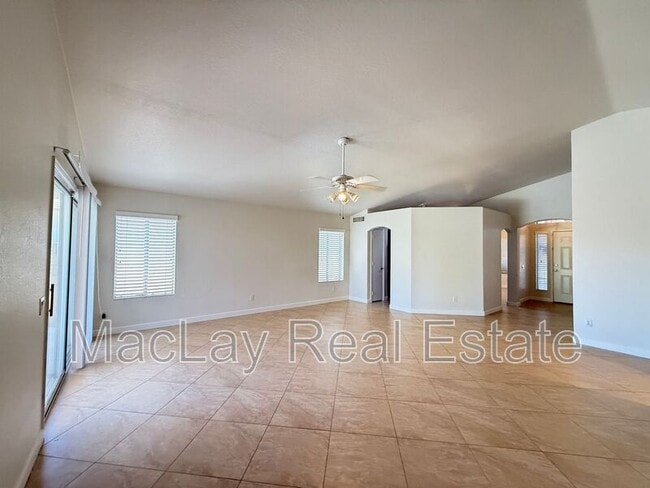 Building Photo - 766 E Baylor Ln