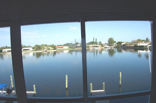 Building Photo - 531 W Kalmia Dr