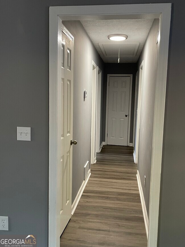 Building Photo - 505 Ironwood Ct SE