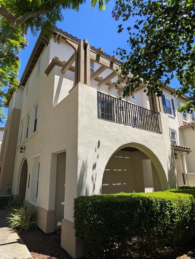 Primary Photo - Stunning Modern End Unit Tri Level Condo i...