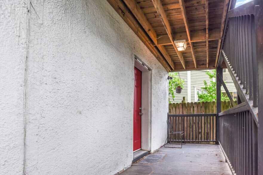 Building Photo - 510 East Waldburg St